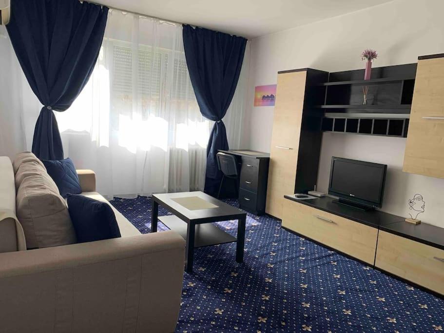 Cozy & Warm Studio Bukares Bagian luar foto