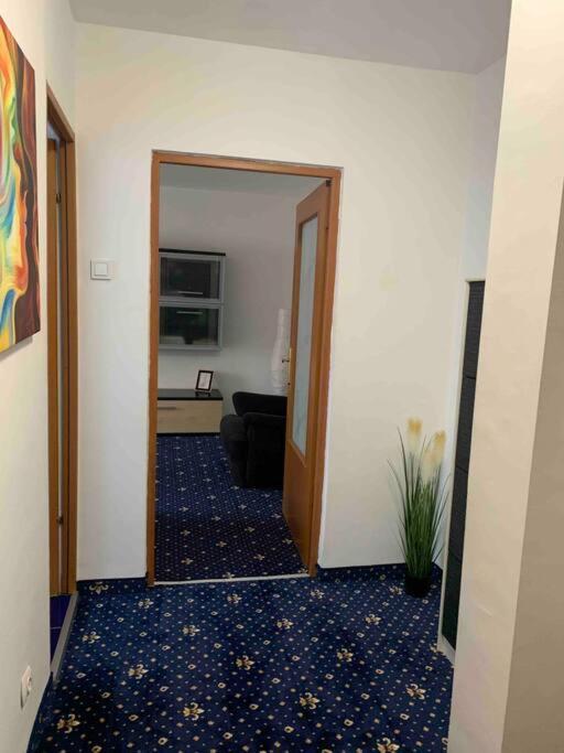 Cozy & Warm Studio Bukares Bagian luar foto